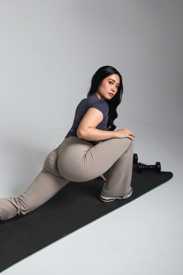 Soft Stride Flared Leggings - Oat Milk - Image 2