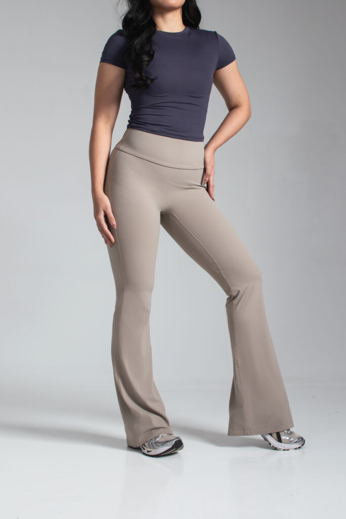 Soft Stride Flared Leggings – Oat Milk