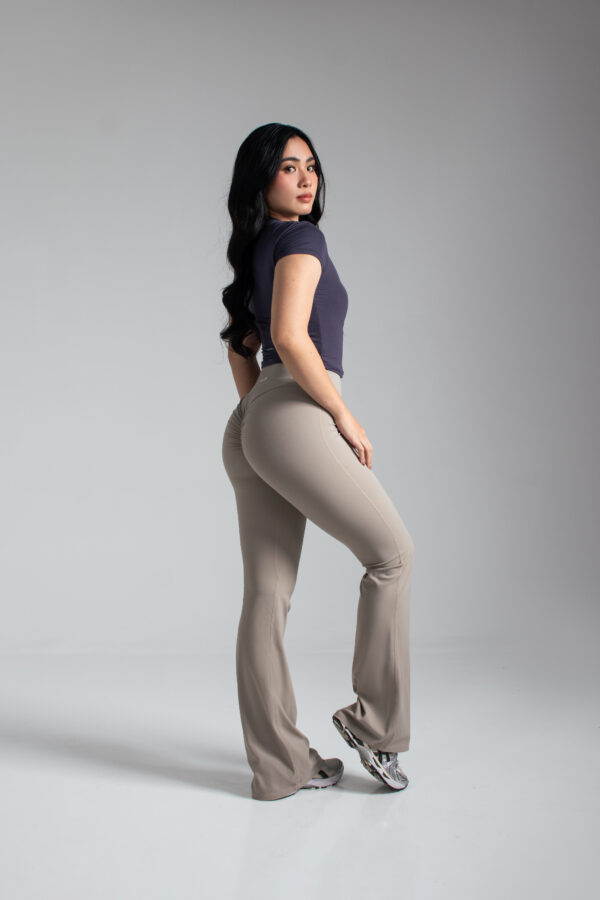 Soft Stride Flared Leggings - Oat Milk - Image 3
